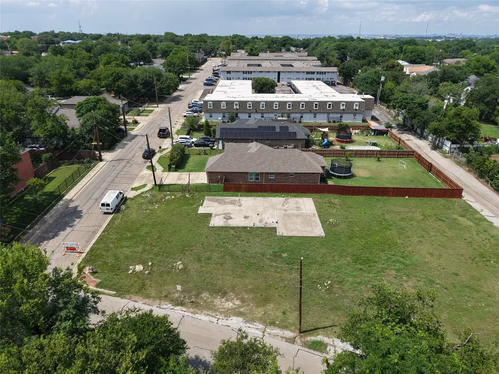 10 W Higgins Boulevard Cockrell Hill TX 75211