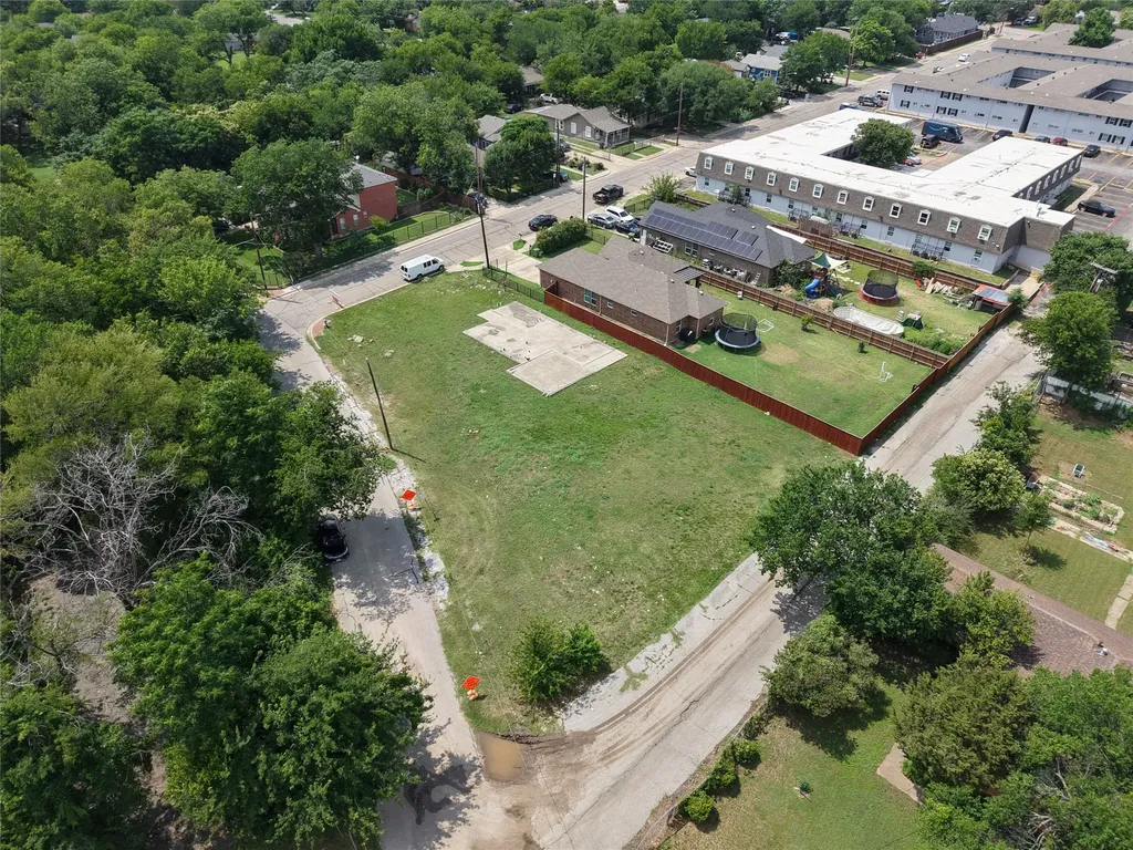 10 W Higgins Boulevard Cockrell Hill TX 75211