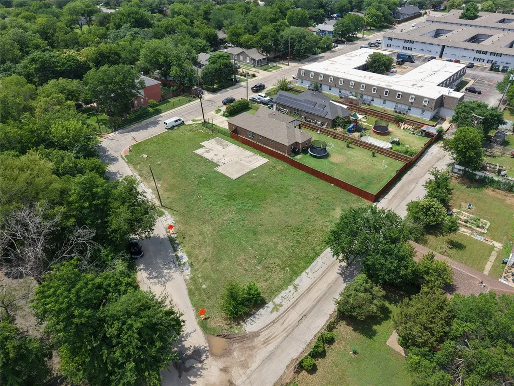 10 W Higgins Boulevard Cockrell Hill TX 75211