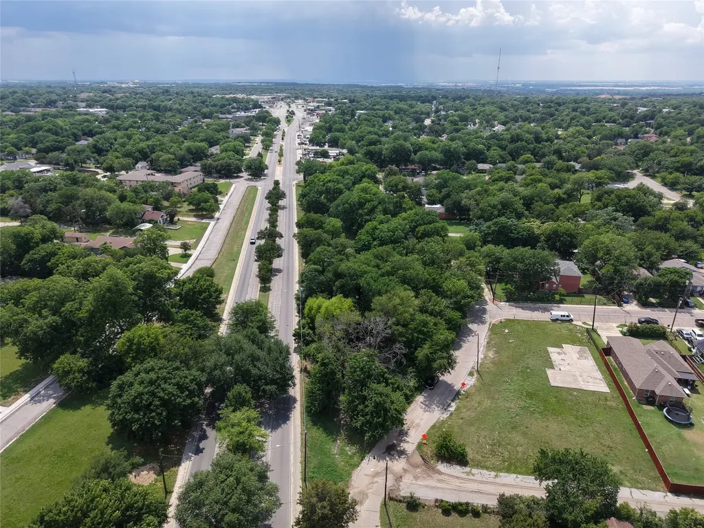 10 W Higgins Boulevard Cockrell Hill TX 75211