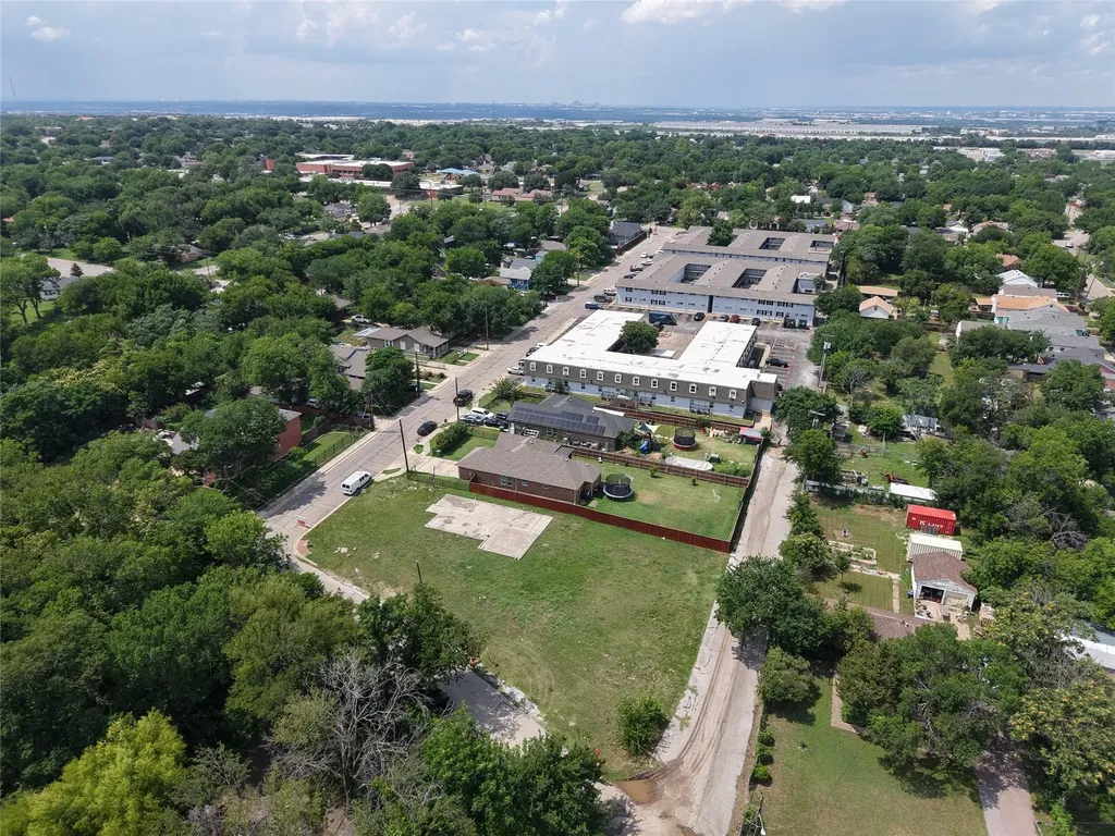 10 W Higgins Boulevard Cockrell Hill TX 75211