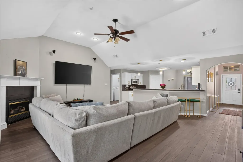 100 Radecke Road Krum TX 76249
