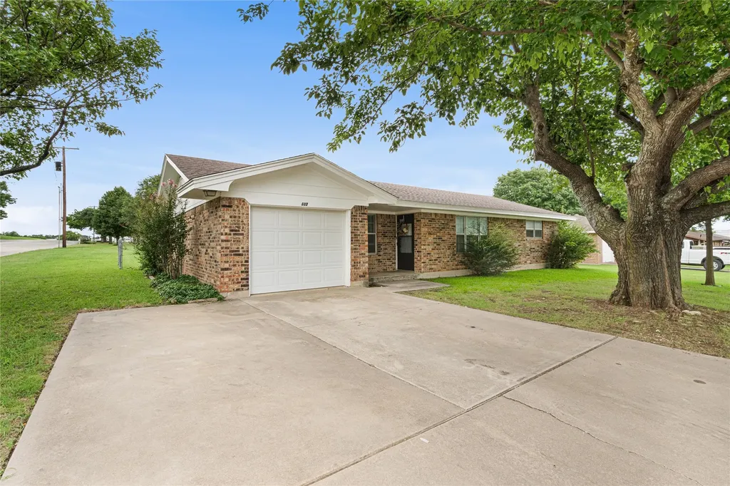 603 E 5th Street Muenster TX 76252