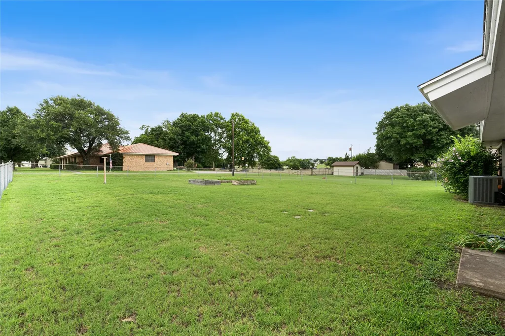603 E 5th Street Muenster TX 76252