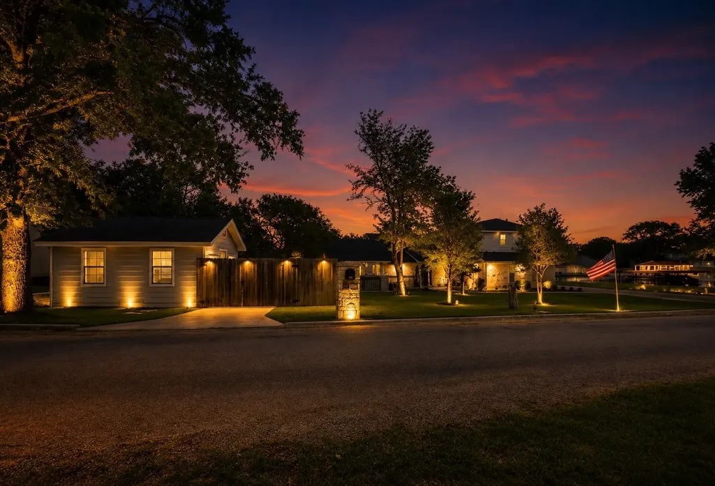 608 Casas Del Norte Court Granbury TX 76049
