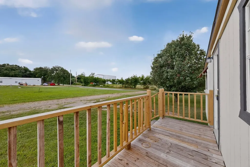 1661 E 2nd Street Cleburne TX 76031