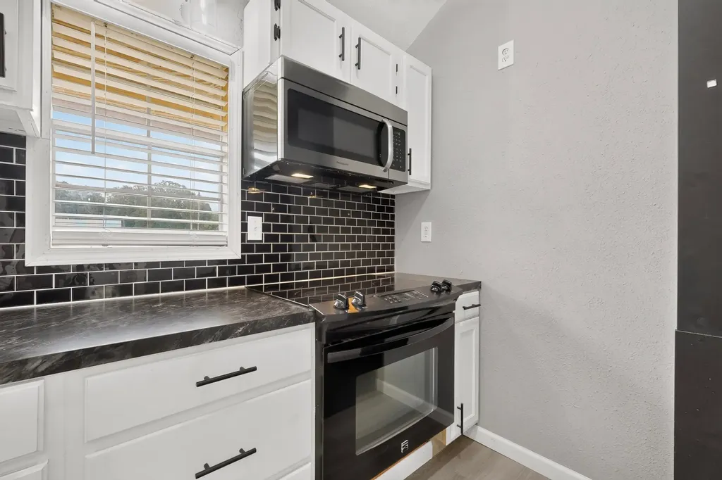 1661 E 2nd Street Cleburne TX 76031