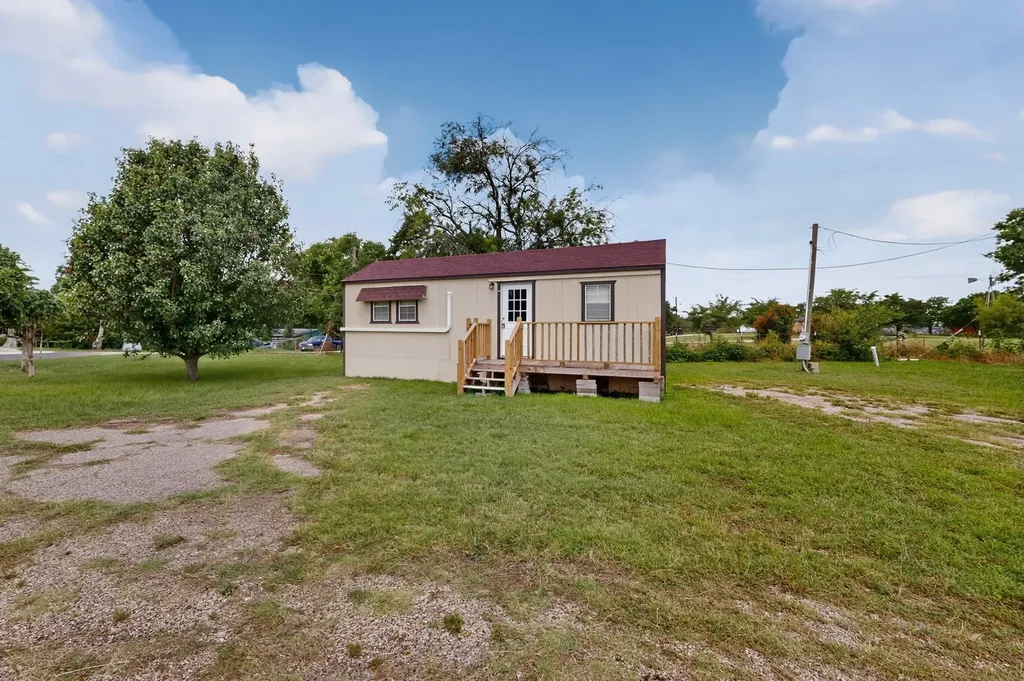 1661 E 2nd Street Cleburne TX 76031