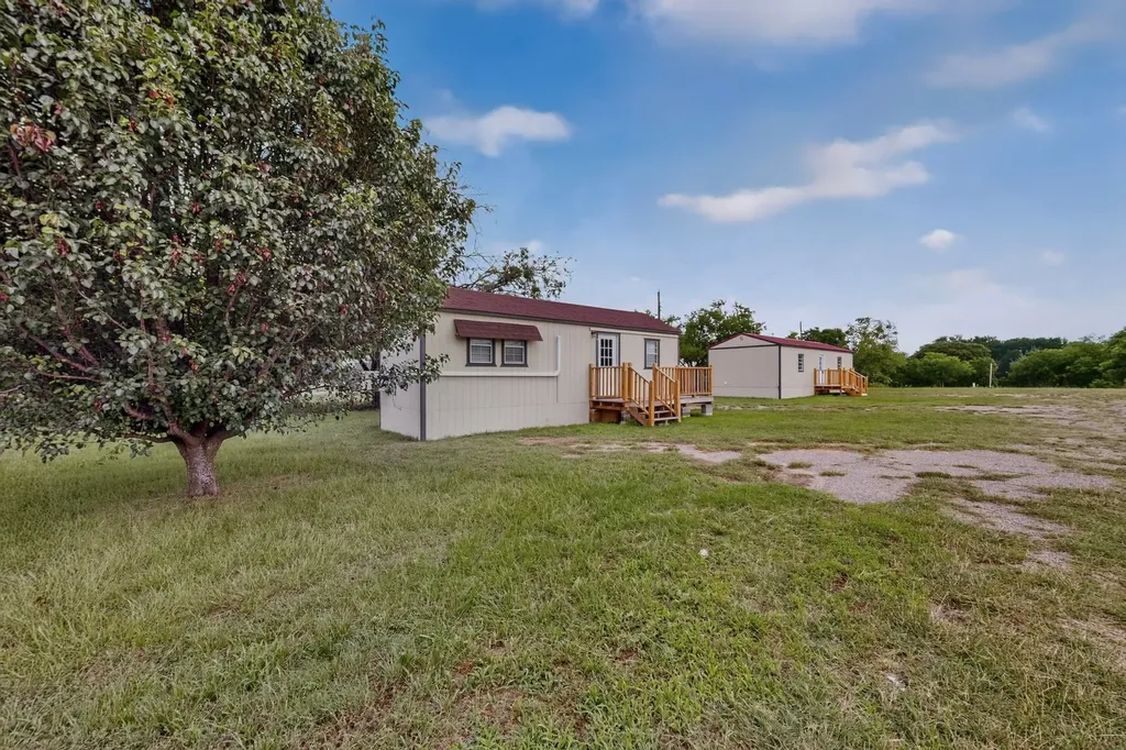 1661 E 2nd Street Cleburne TX 76031