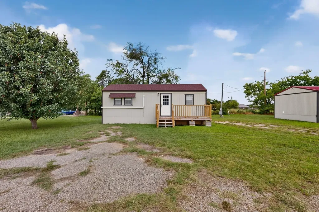 1661 E 2nd Street Cleburne TX 76031