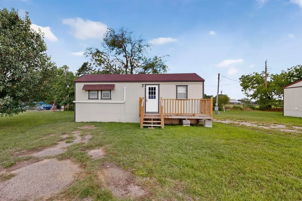 1661 E 2nd Street Cleburne TX 76031