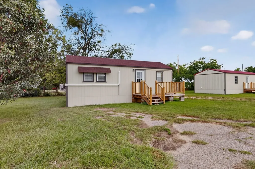 1661 E 2nd Street Cleburne TX 76031