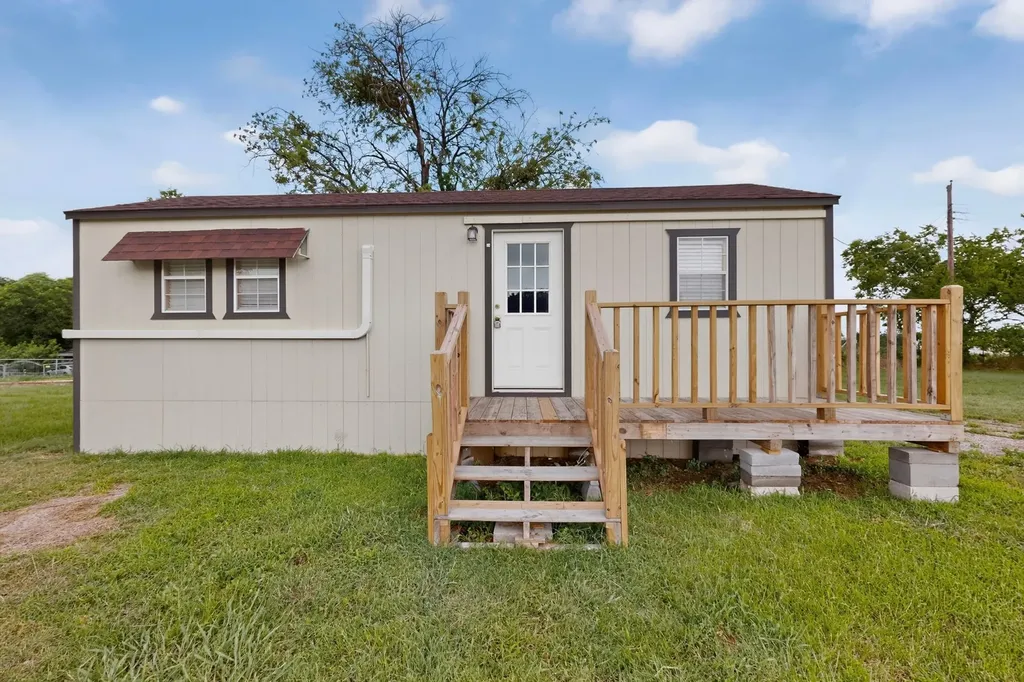 1661 E 2nd Street Cleburne TX 76031