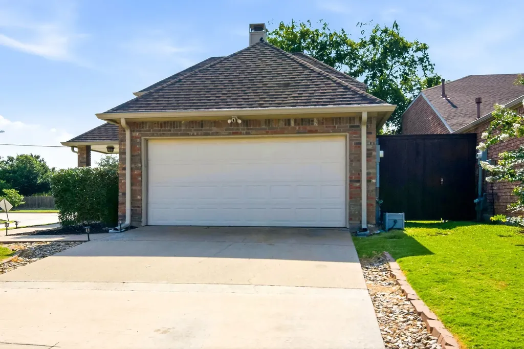 2069 Stillwater Place Lewisville TX 75067