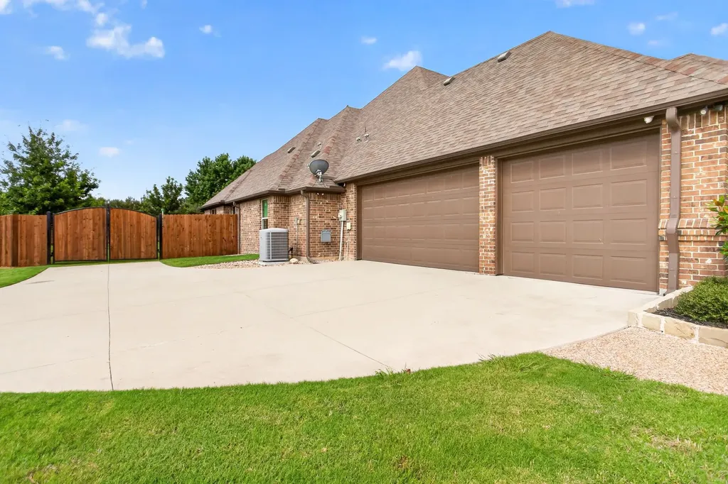 1201 Bluff Springs Drive Fort Worth TX 76052