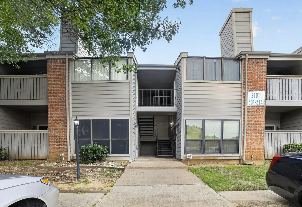 2101 Count Fleet Drive Arlington TX 76011
