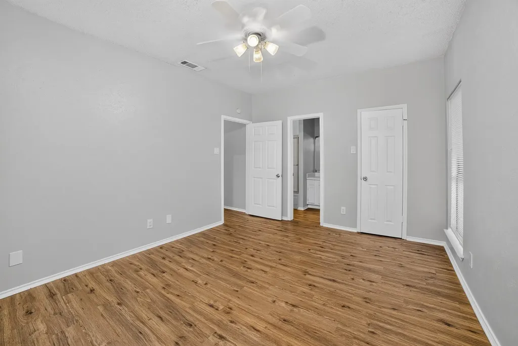 2101 Count Fleet Drive Arlington TX 76011