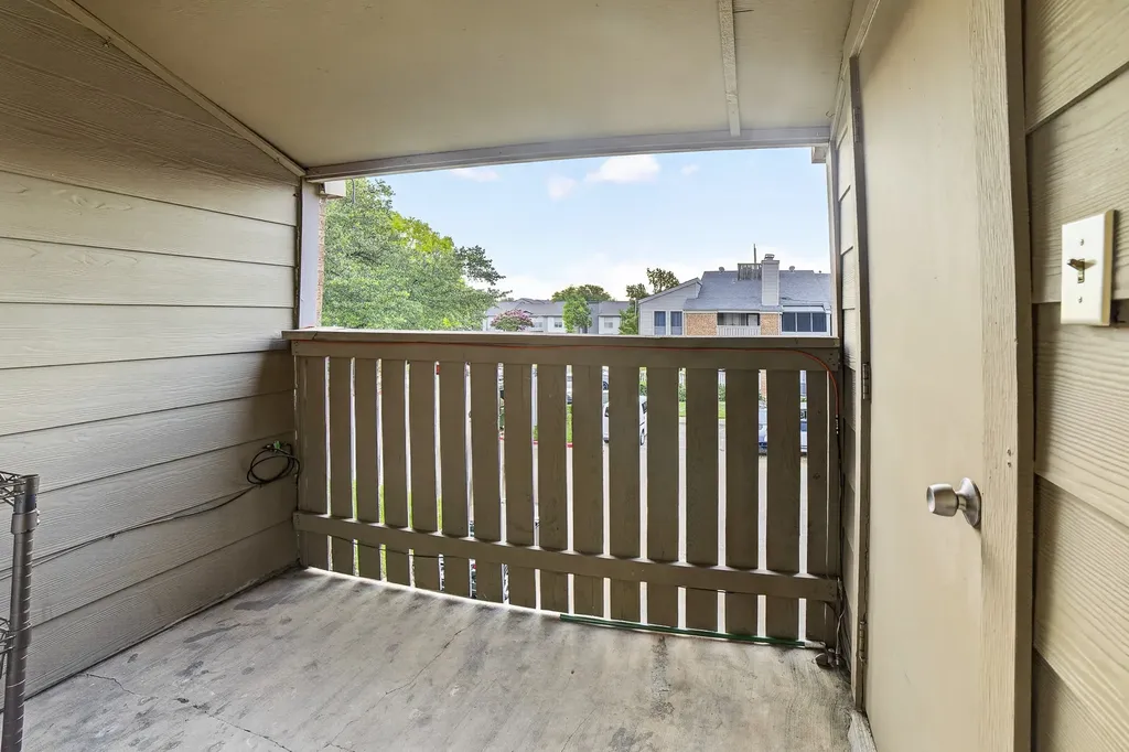 2101 Count Fleet Drive Arlington TX 76011