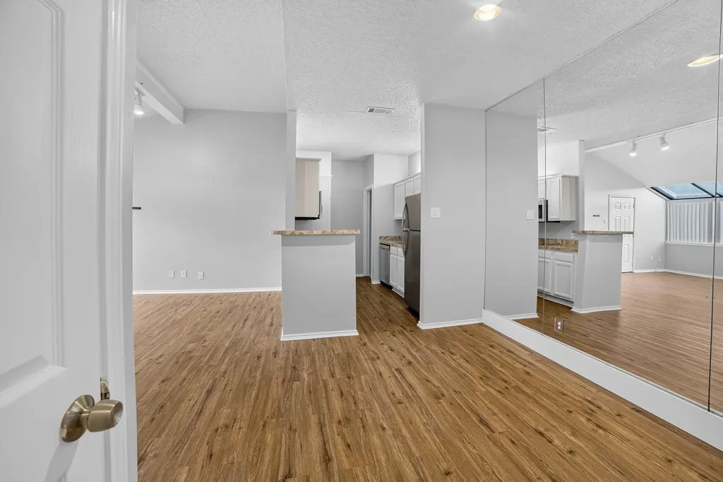 2101 Count Fleet Drive Arlington TX 76011