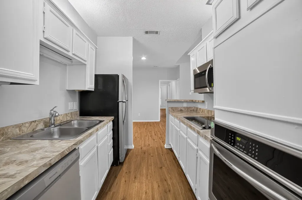 2101 Count Fleet Drive Arlington TX 76011