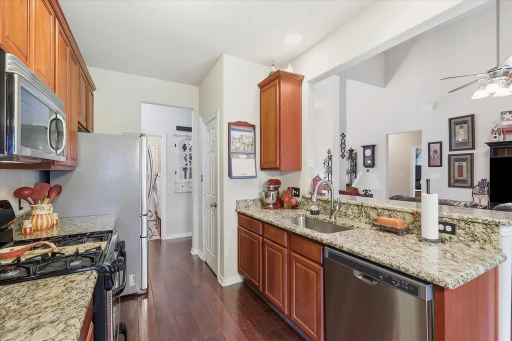 523 Clancy Lane Lake Dallas TX 75065