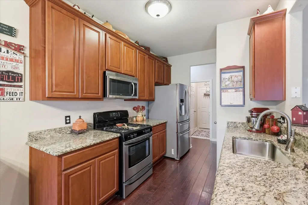 523 Clancy Lane Lake Dallas TX 75065