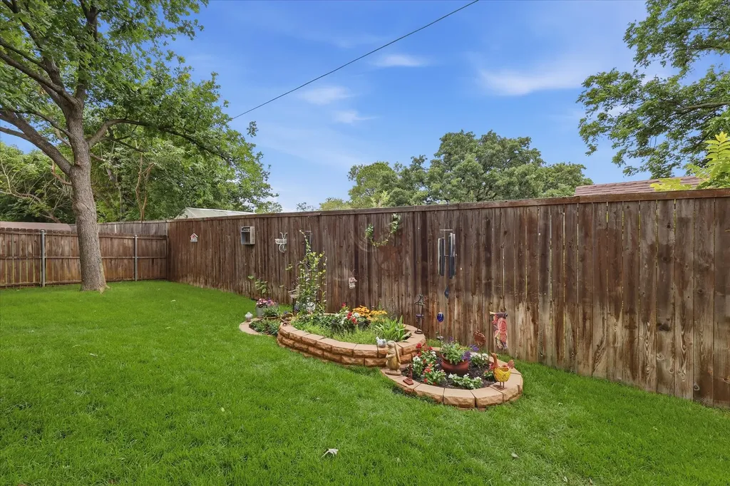 523 Clancy Lane Lake Dallas TX 75065