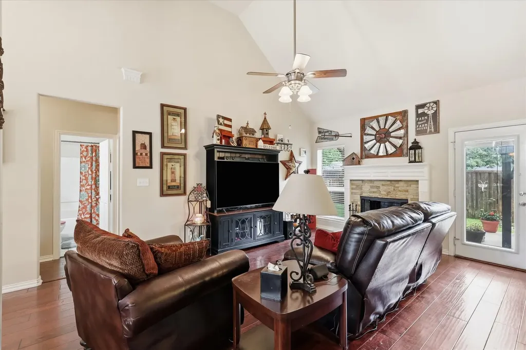 523 Clancy Lane Lake Dallas TX 75065
