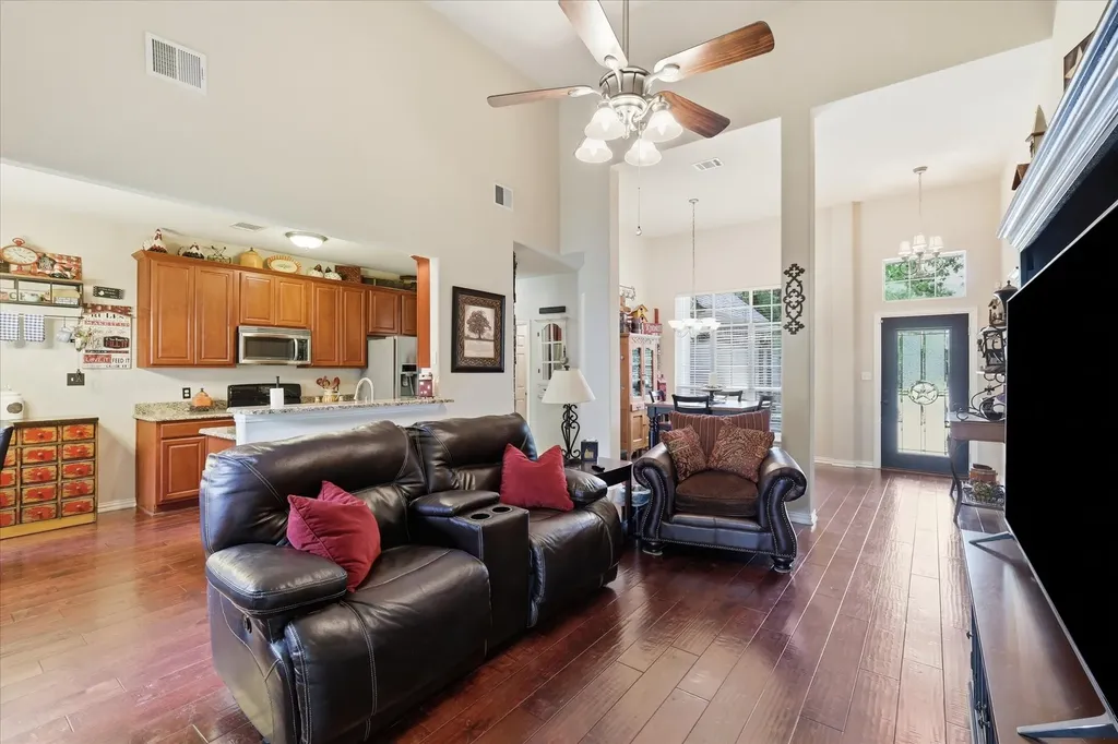 523 Clancy Lane Lake Dallas TX 75065