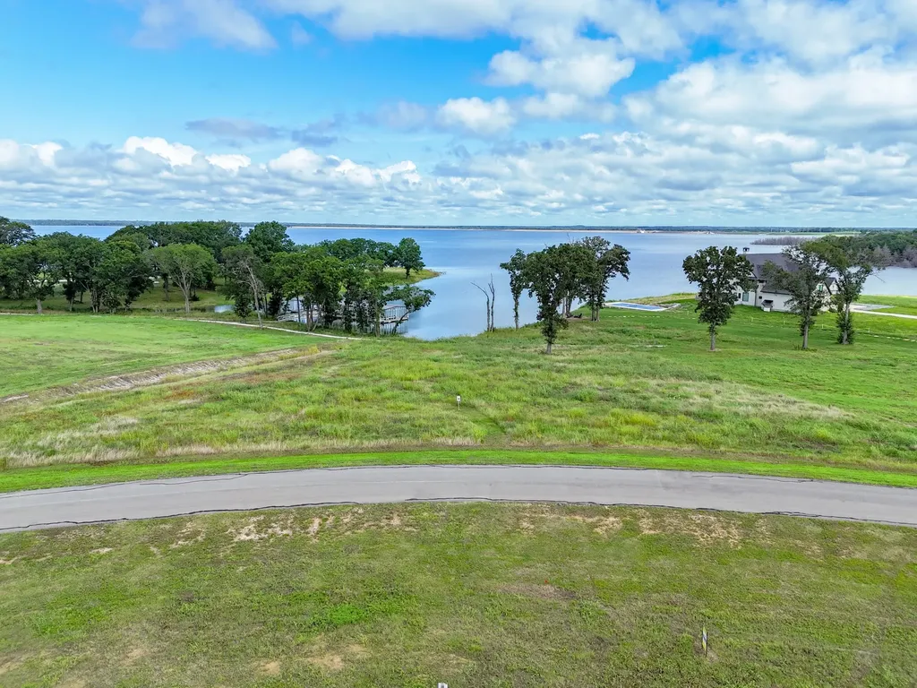 680 Peninsula Drive Honey Grove TX 75446