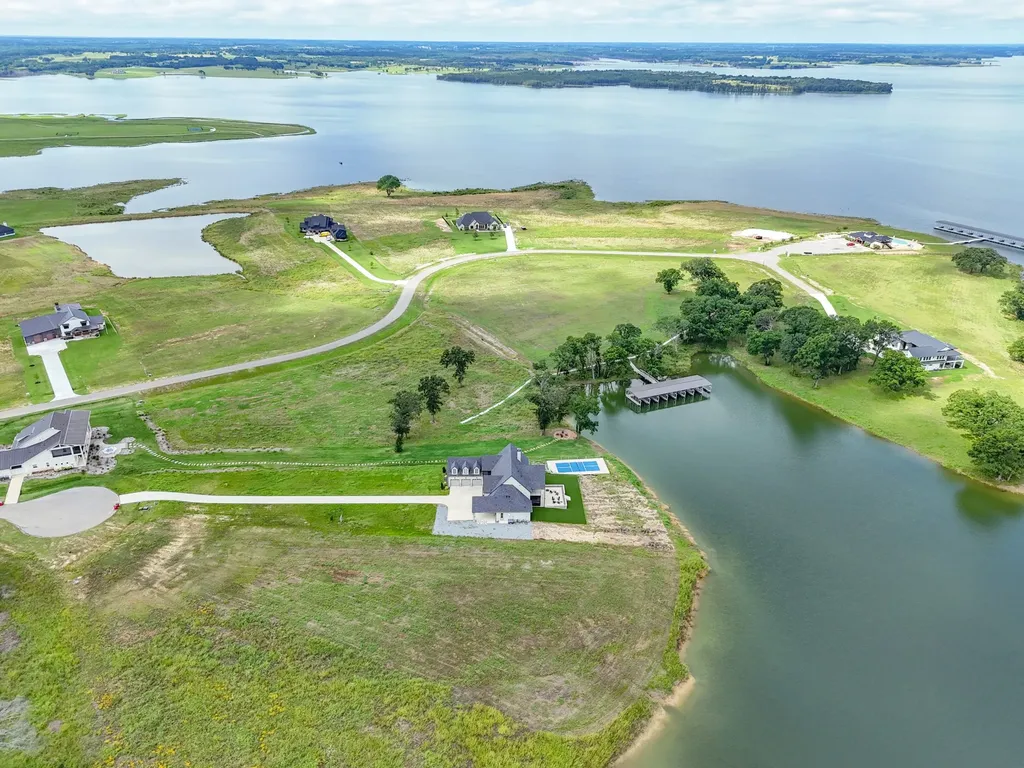 680 Peninsula Drive Honey Grove TX 75446