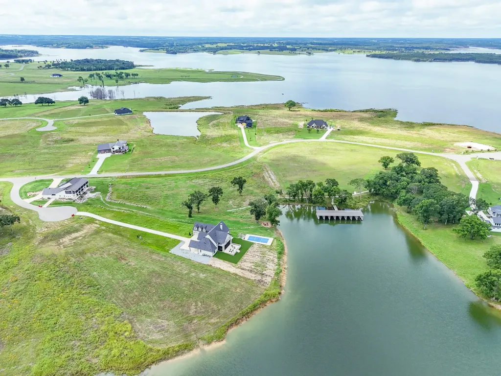 680 Peninsula Drive Honey Grove TX 75446