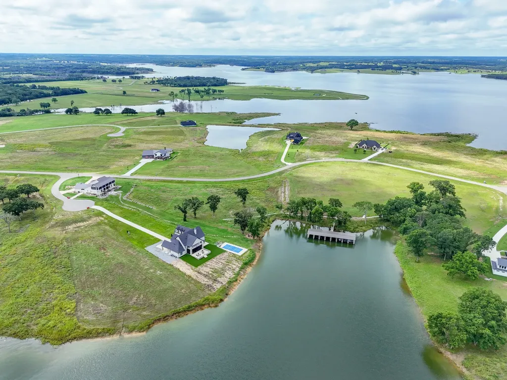 680 Peninsula Drive Honey Grove TX 75446