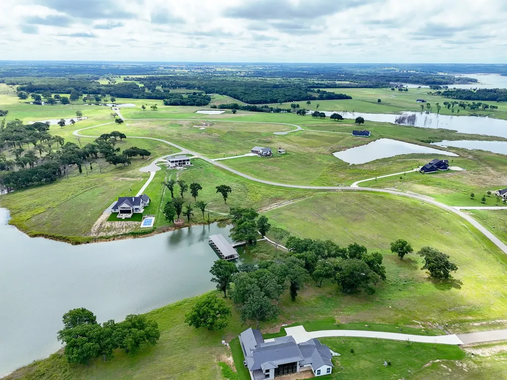 680 Peninsula Drive Honey Grove TX 75446