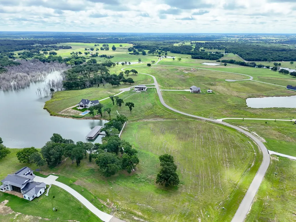 680 Peninsula Drive Honey Grove TX 75446