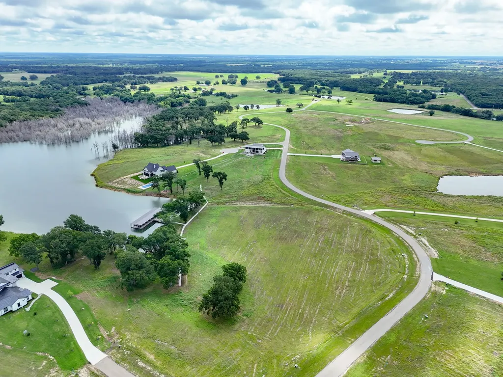 680 Peninsula Drive Honey Grove TX 75446