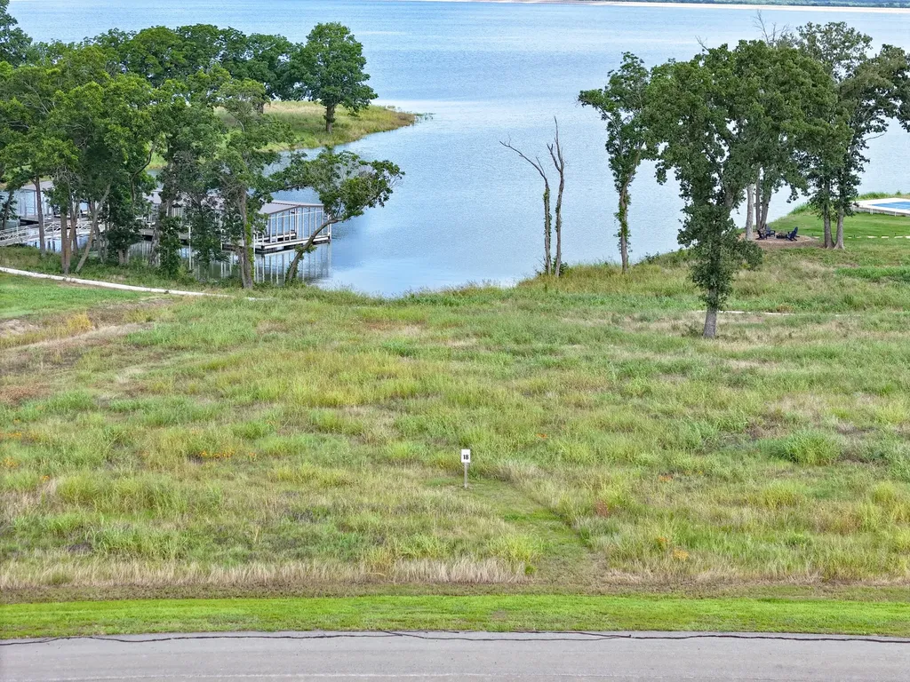 680 Peninsula Drive Honey Grove TX 75446