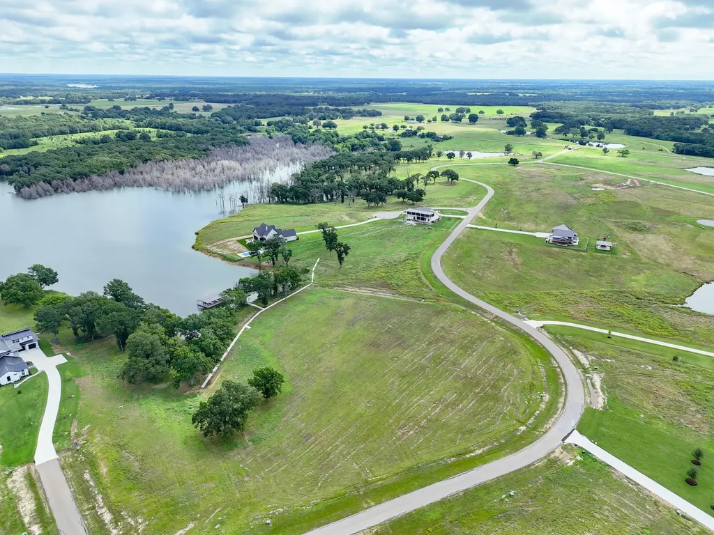 680 Peninsula Drive Honey Grove TX 75446