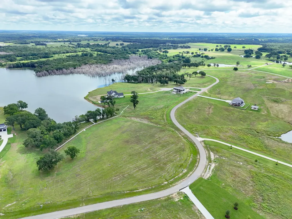 680 Peninsula Drive Honey Grove TX 75446