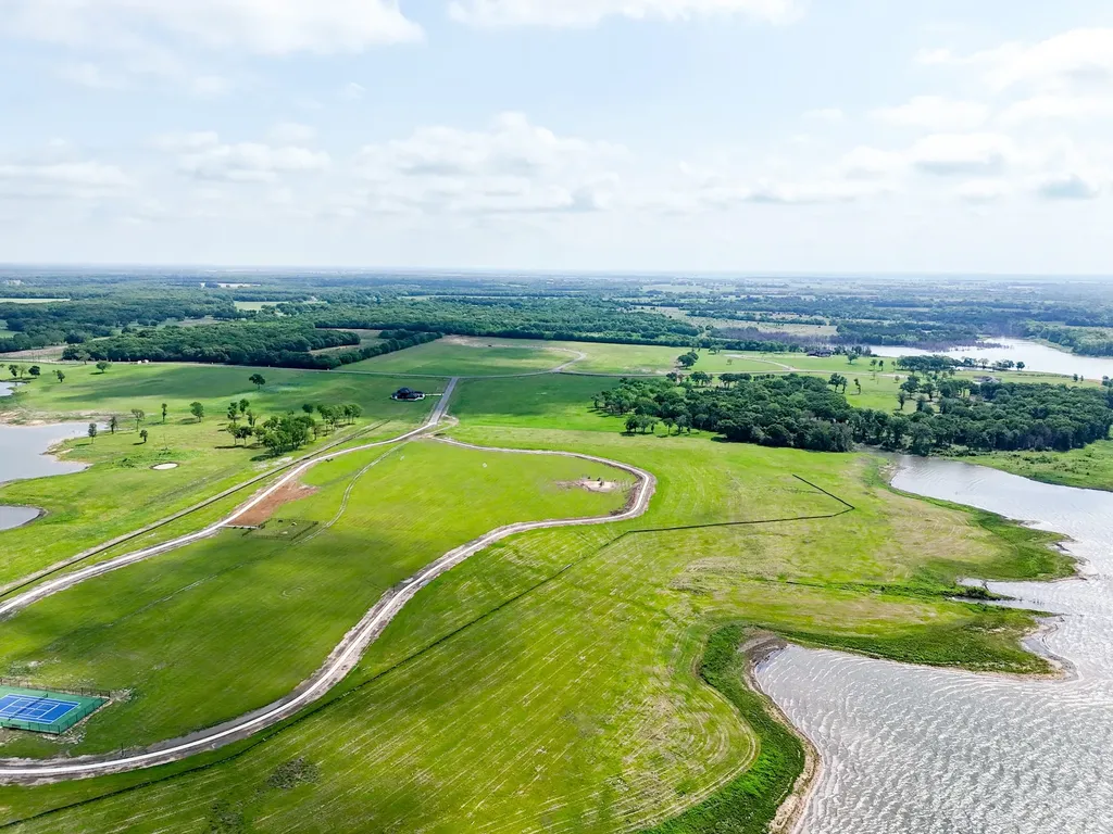 680 Peninsula Drive Honey Grove TX 75446