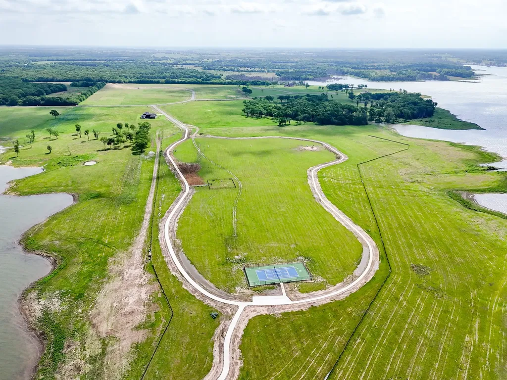 680 Peninsula Drive Honey Grove TX 75446
