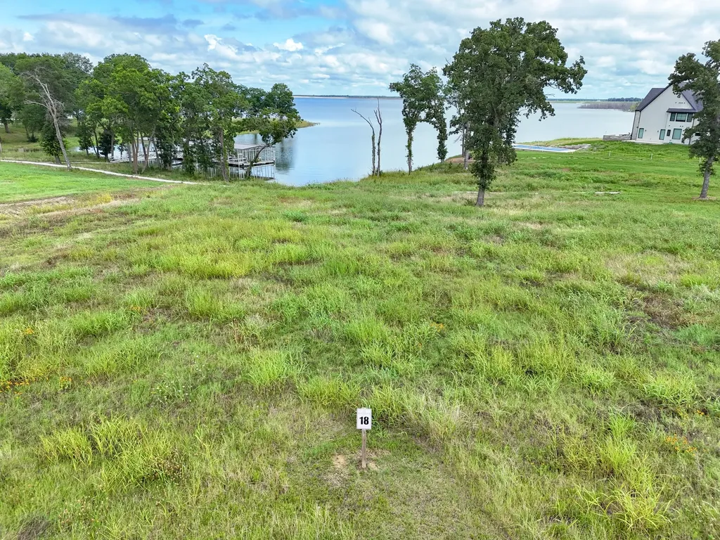 680 Peninsula Drive Honey Grove TX 75446