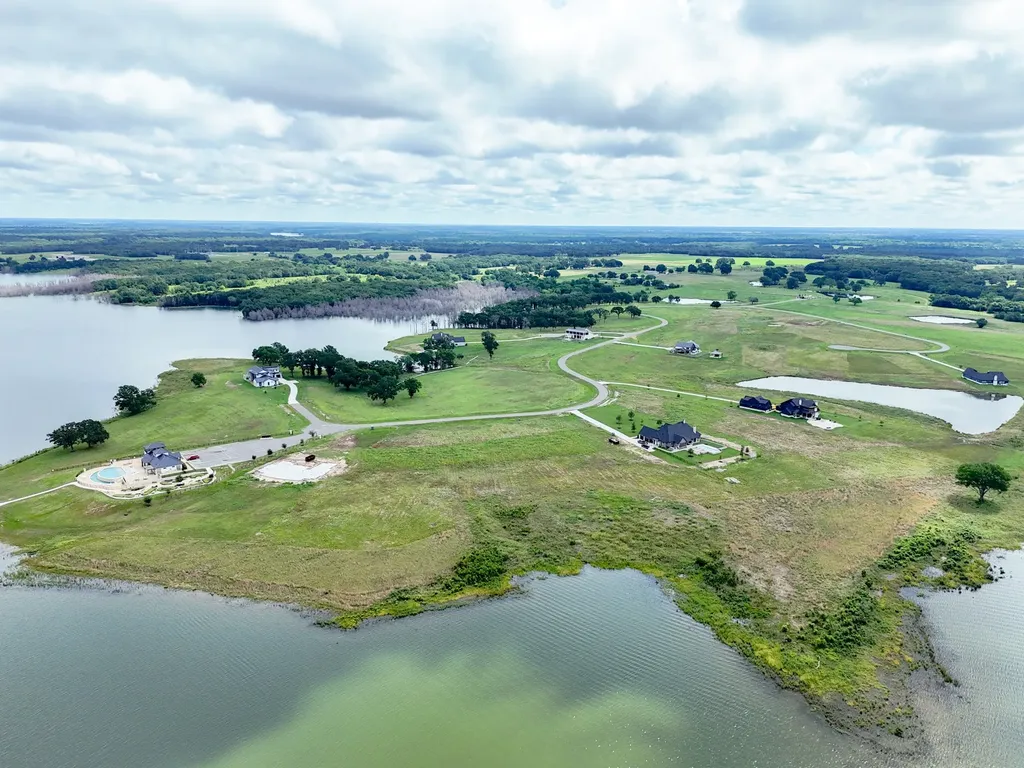 680 Peninsula Drive Honey Grove TX 75446