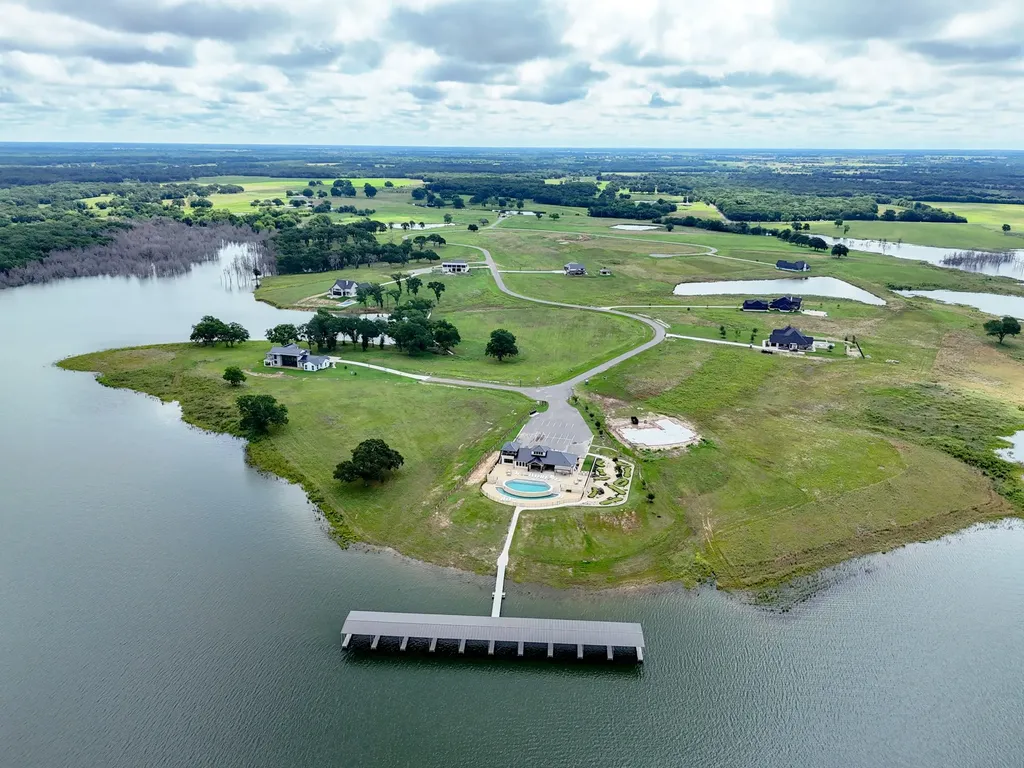 680 Peninsula Drive Honey Grove TX 75446