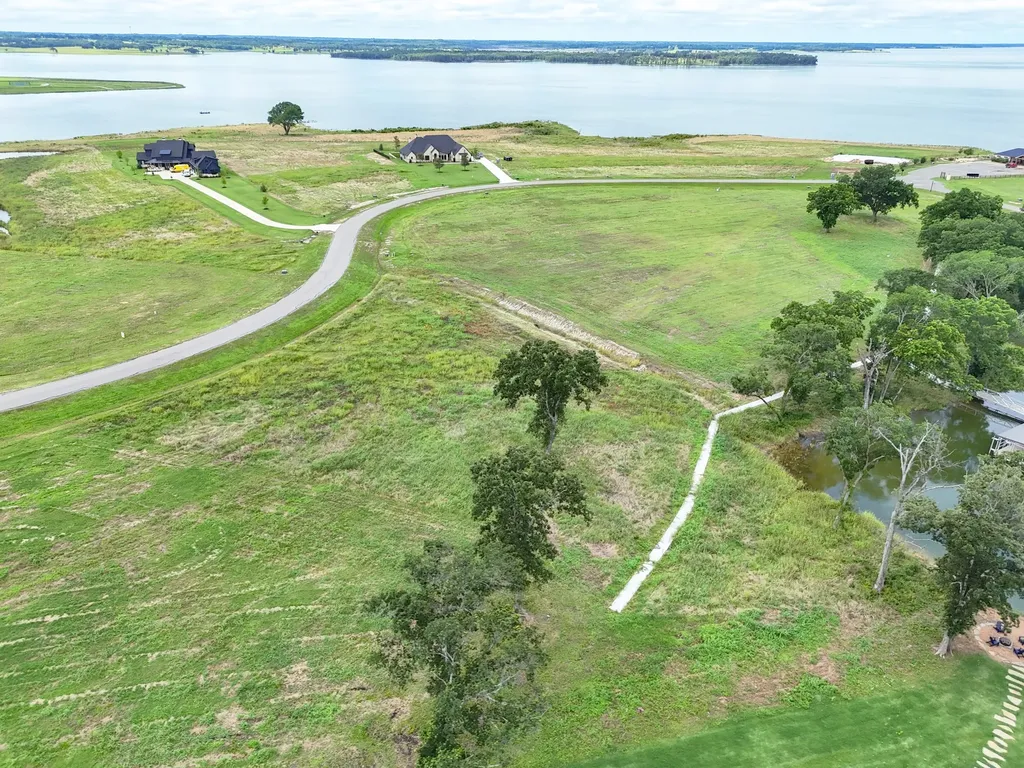 680 Peninsula Drive Honey Grove TX 75446