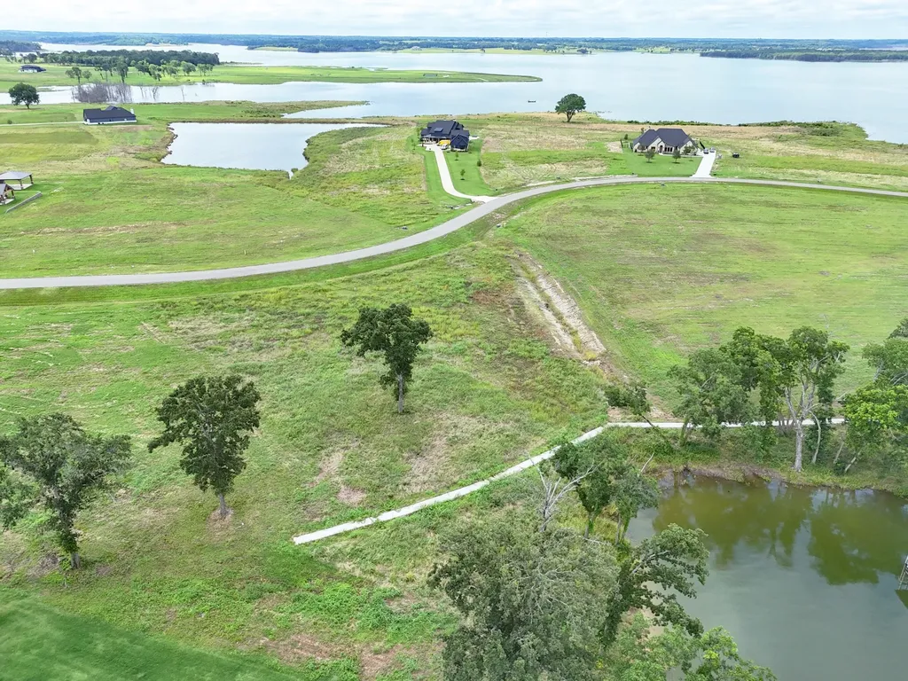 680 Peninsula Drive Honey Grove TX 75446