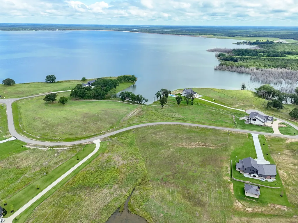 680 Peninsula Drive Honey Grove TX 75446