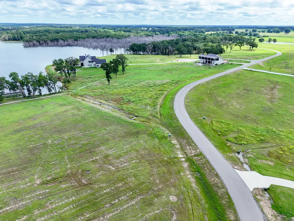 680 Peninsula Drive Honey Grove TX 75446
