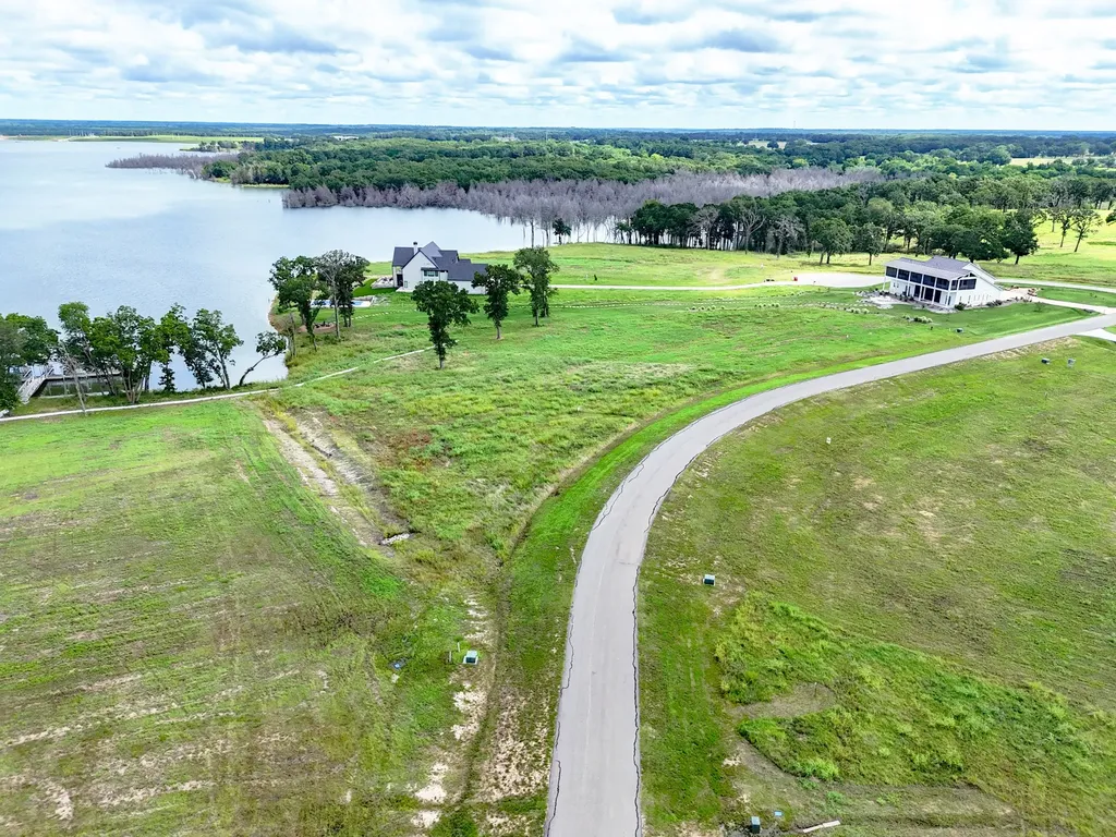 680 Peninsula Drive Honey Grove TX 75446