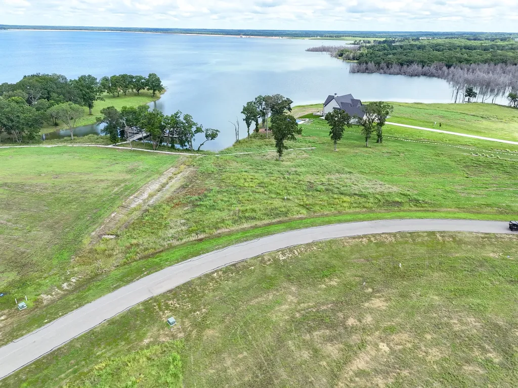 680 Peninsula Drive Honey Grove TX 75446
